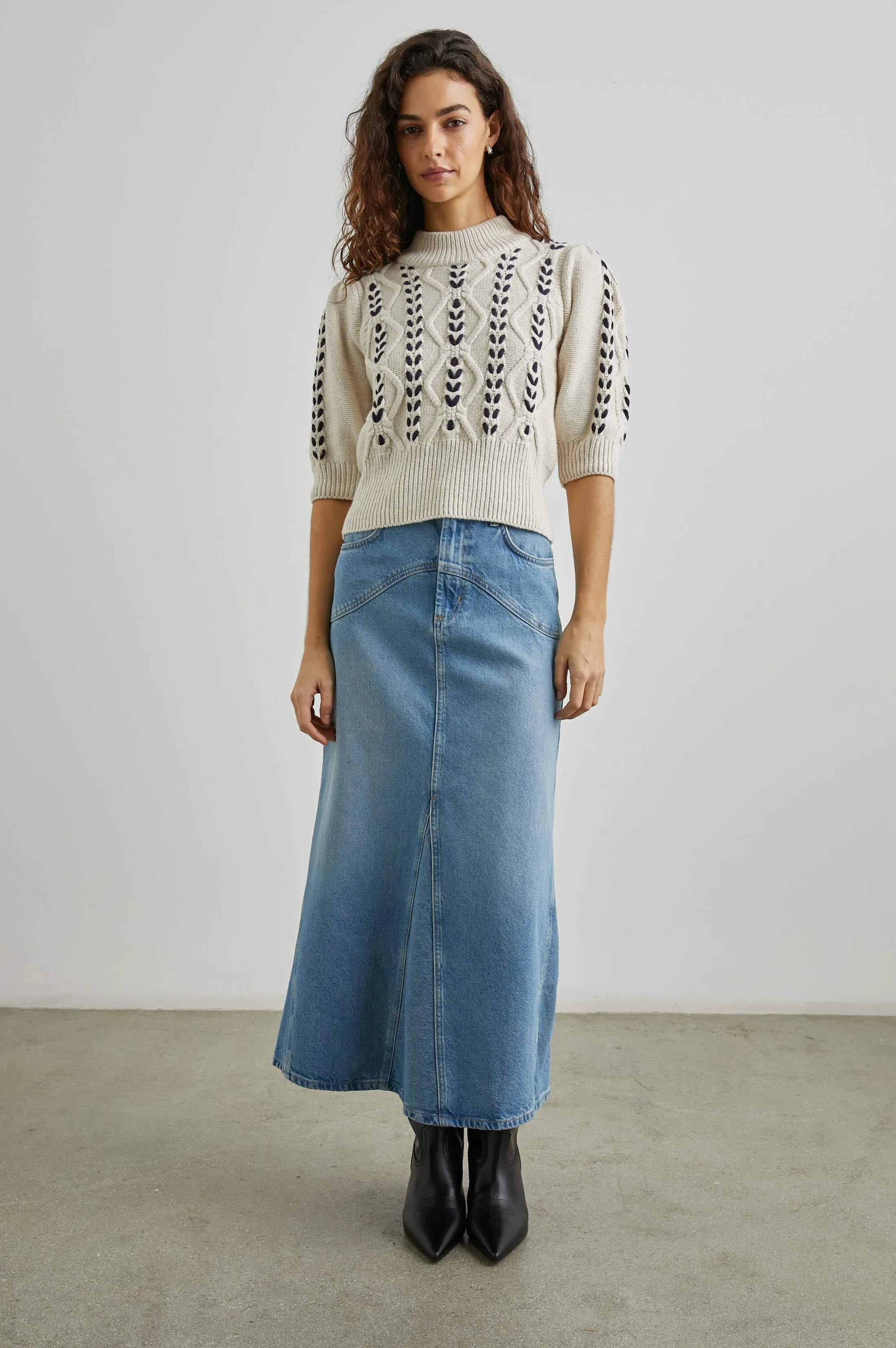 ADDY SWEATER - OATMEAL NAVY CABLES